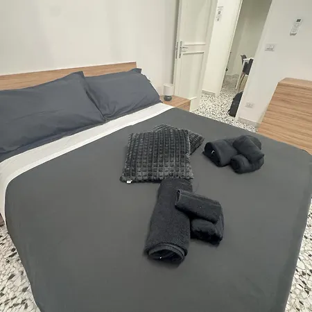 Black Angel Oak Bari