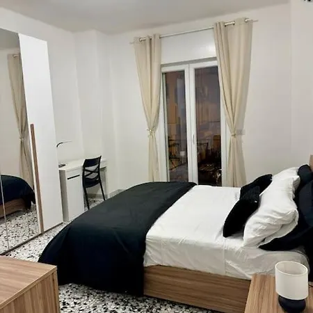 Black Angel Oak Apartment Bari
